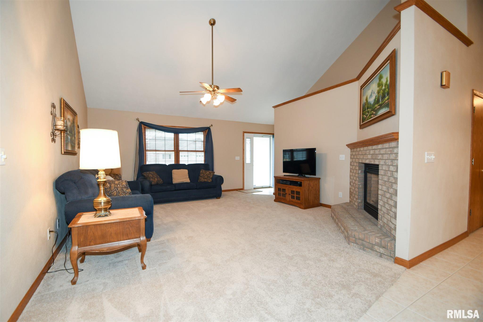 1018 South Johanson Road Peoria, IL 61607 - Photo 8 of 38