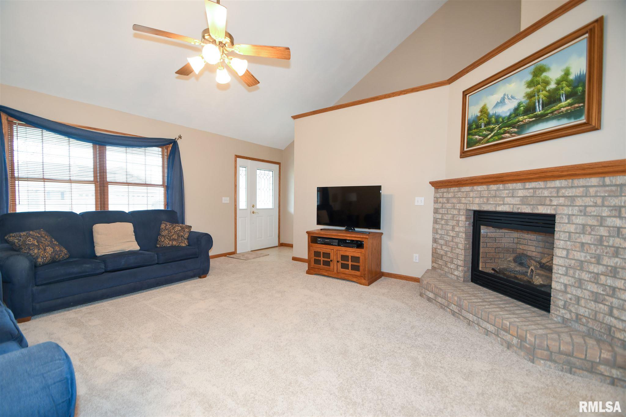 1018 South Johanson Road Peoria, IL 61607 - Photo 9 of 38