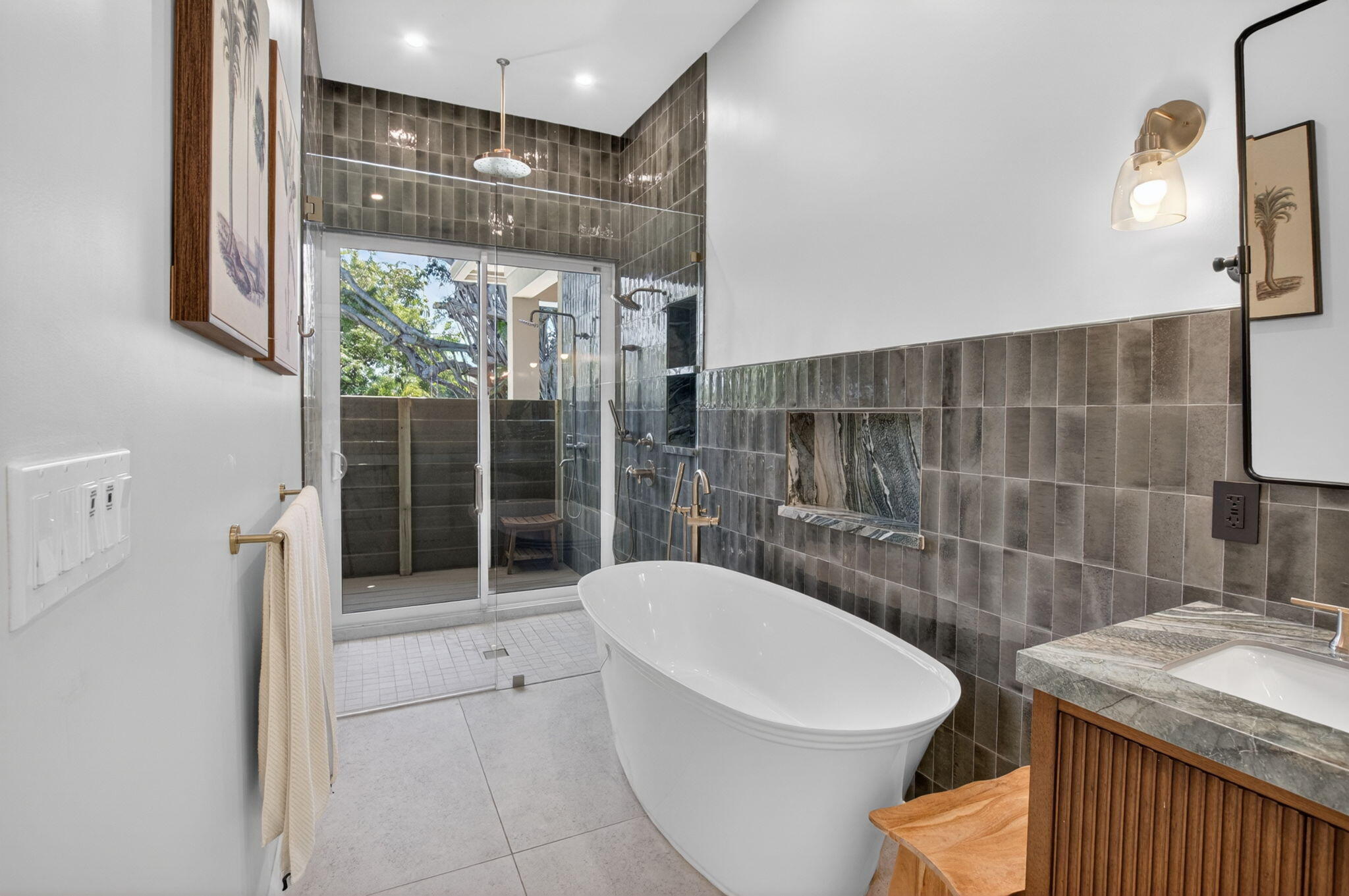 264 Northwest 45th Street Boca Raton, FL 33431 - Photo 28 of 63 Primary Bath Tub