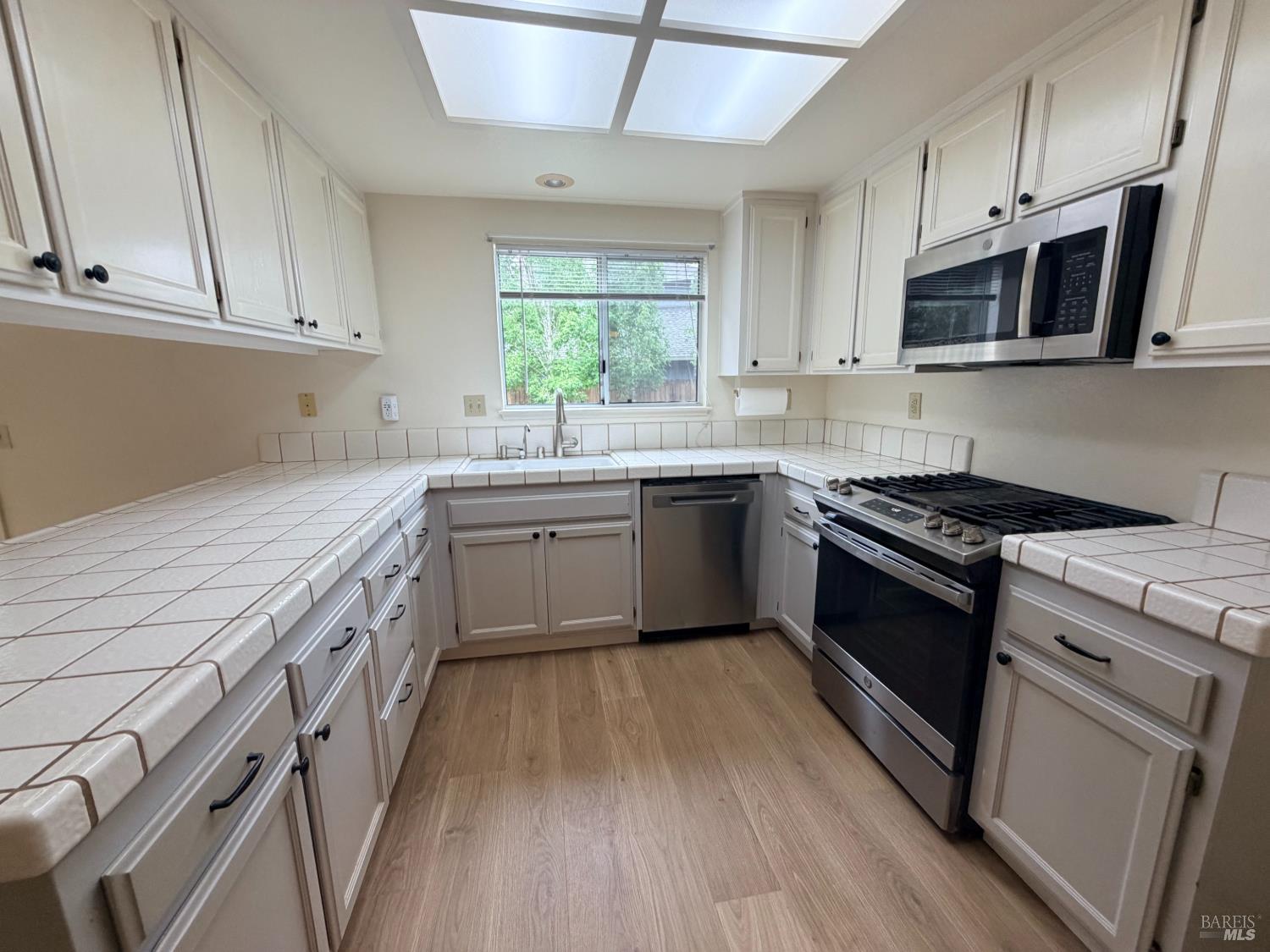 1195 Exeter Drive Santa Rosa, CA 95401 - Photo 9 of 28