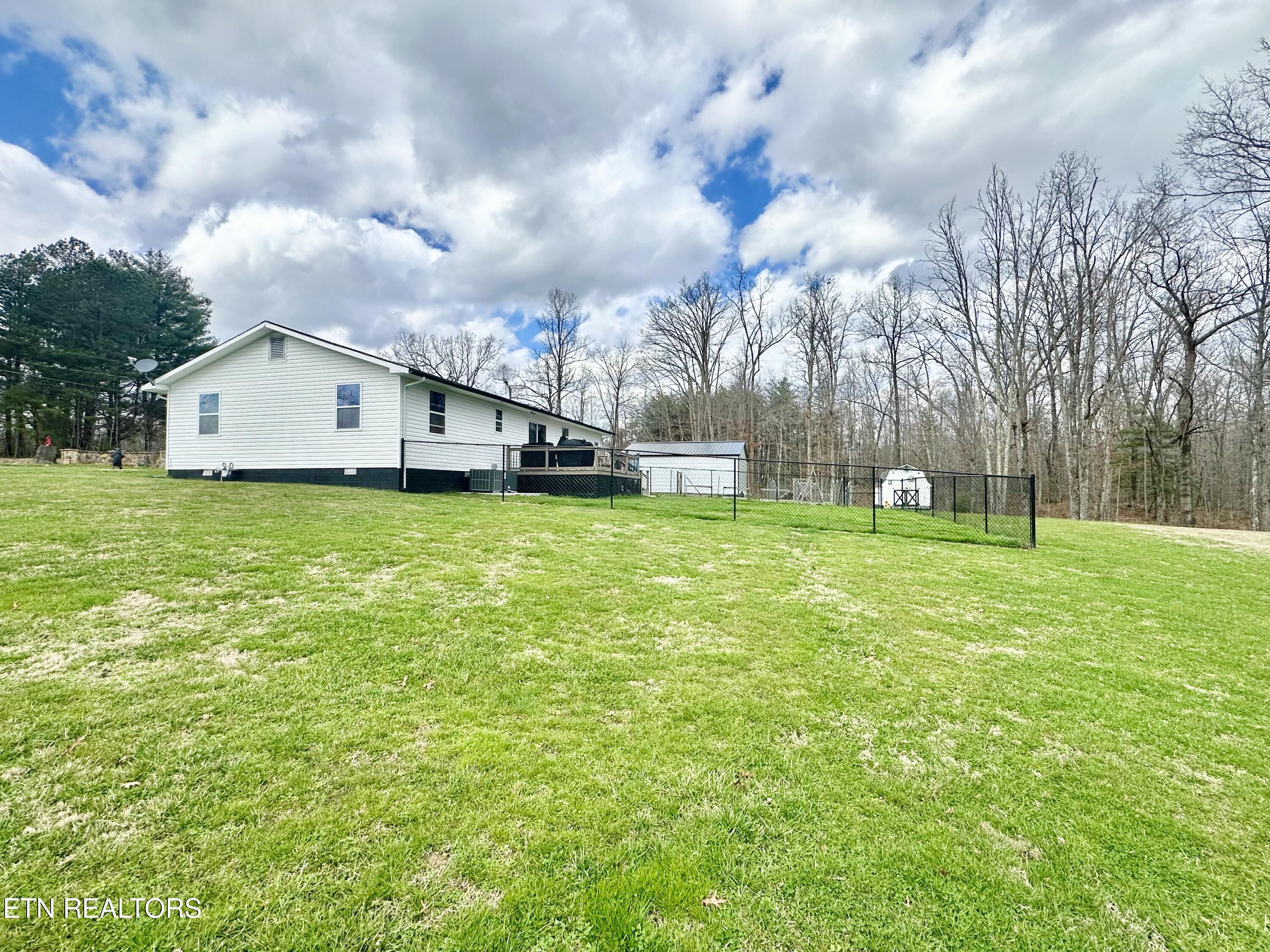 140 Red Hill Road Sunbright, TN 37872 - Photo 4 of 28 IMG_3893