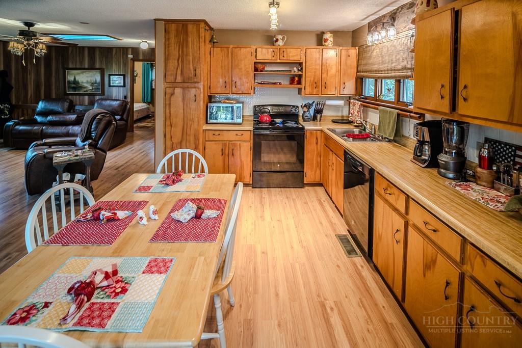 190 Spruce Pine Road Newland, NC 28657 - Photo 28 of 45