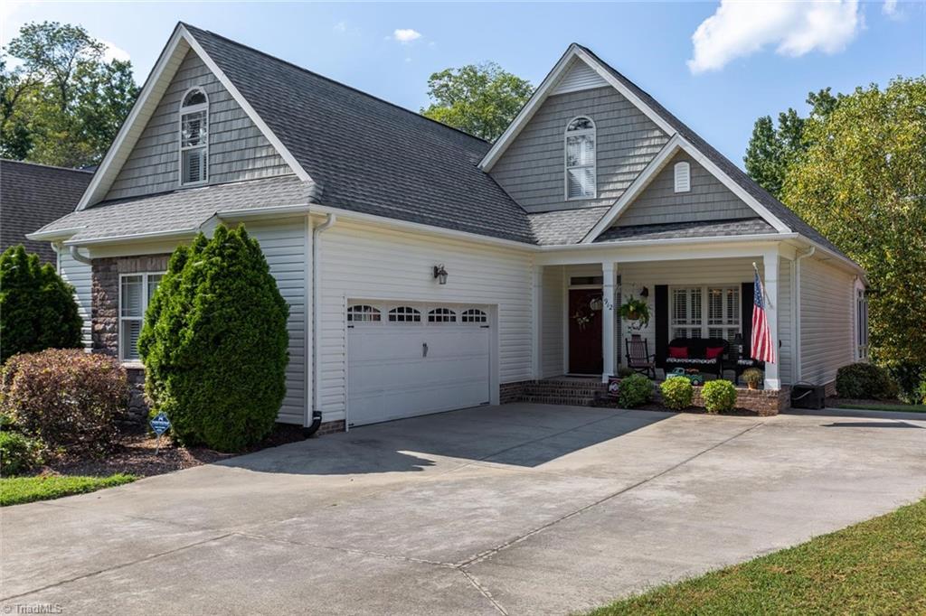 912 Chestnut Drive High Point, NC 27262 - Photo 3 of 30 Gallery Image 3