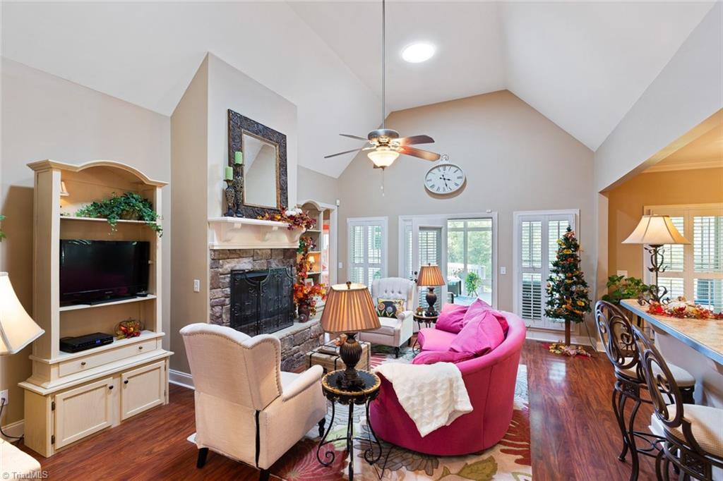 912 Chestnut Drive High Point, NC 27262 - Photo 6 of 30 Gallery Image 6