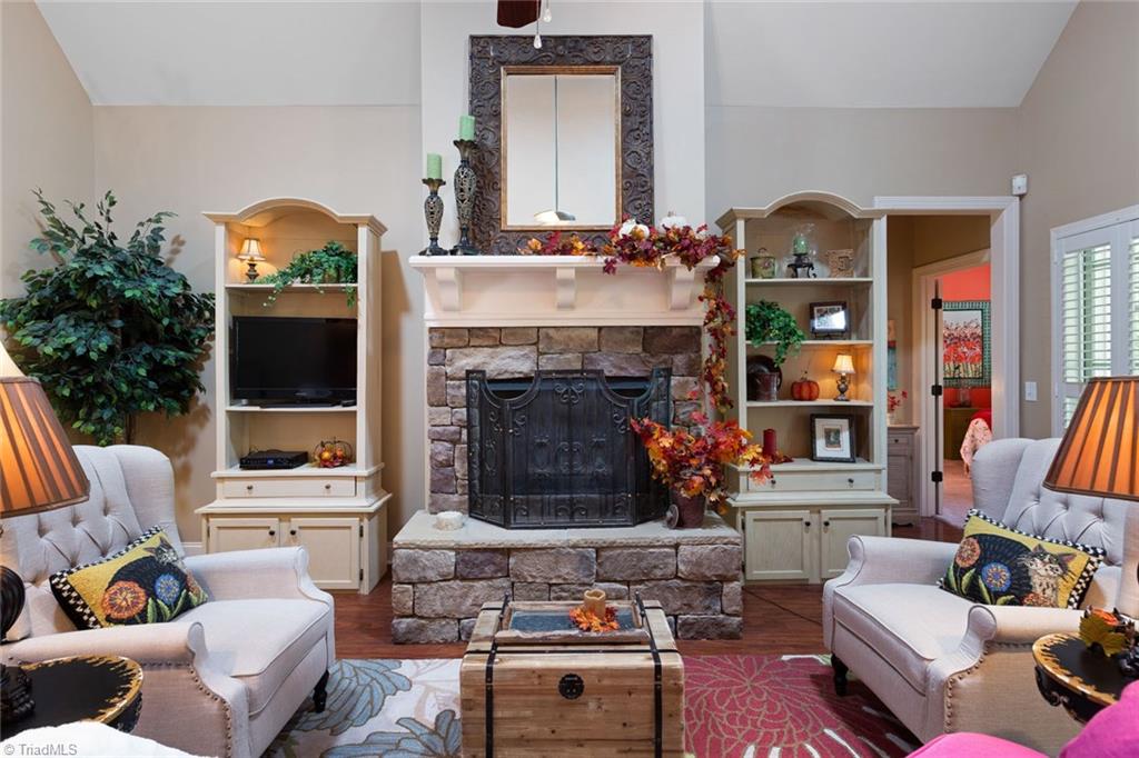 912 Chestnut Drive High Point, NC 27262 - Photo 7 of 30 Gallery Image 7