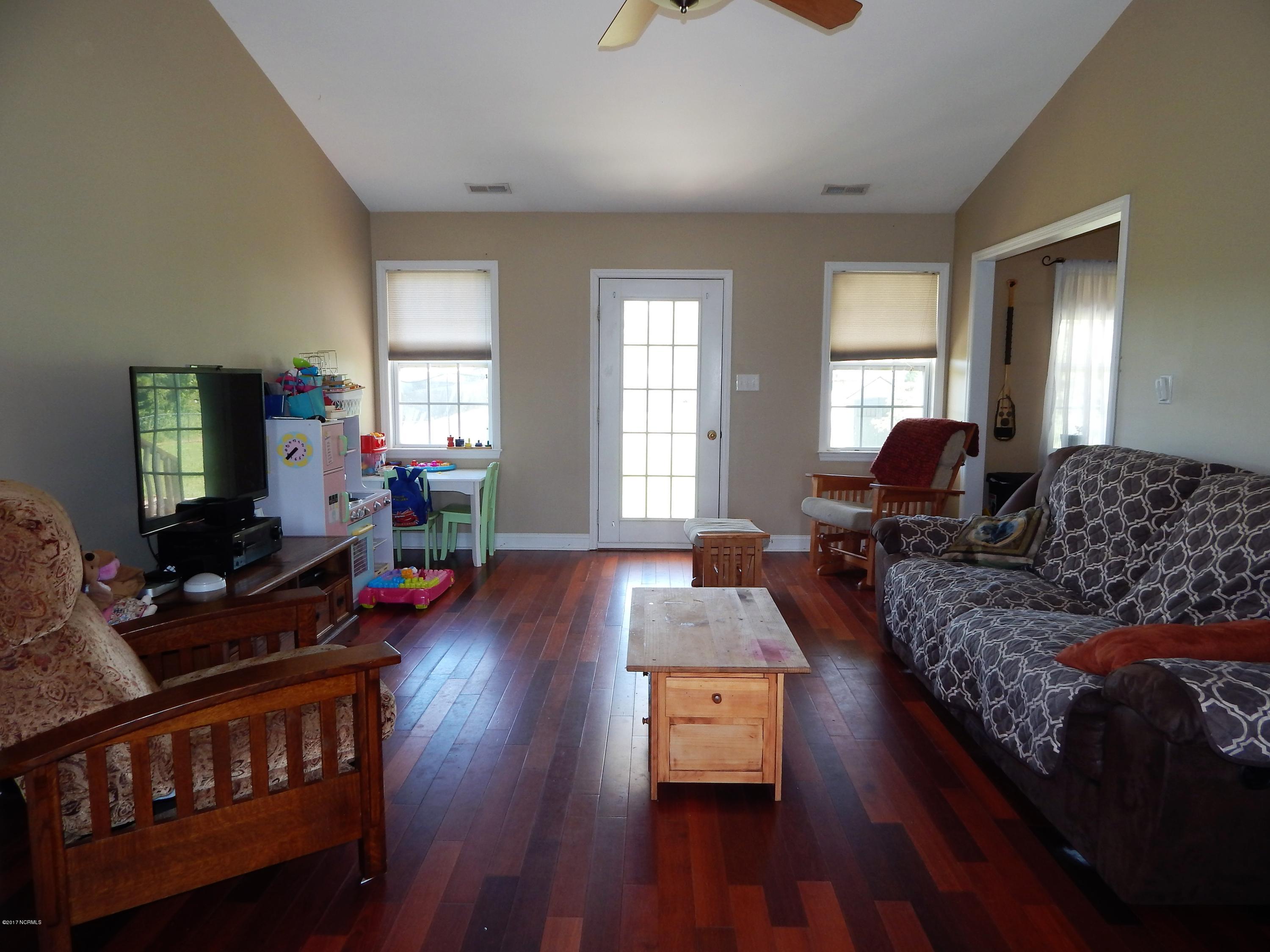 133 Annie Road Richlands, NC 28574 - Photo 7 of 29 DSCN8670