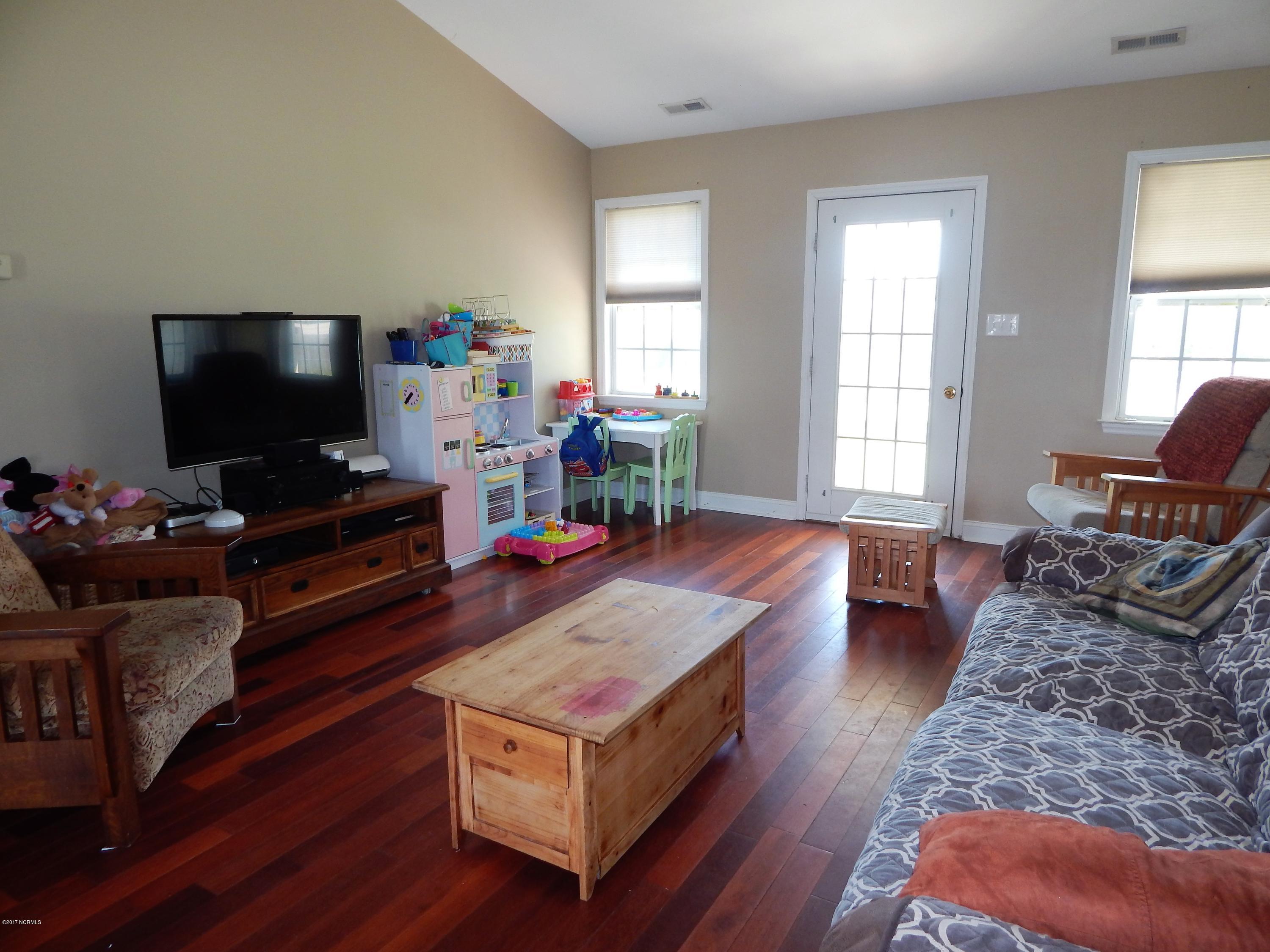 133 Annie Road Richlands, NC 28574 - Photo 9 of 29 DSCN8672