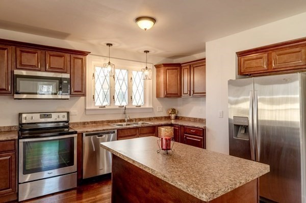 870 Wilbraham Road Springfield, MA 01109 - Photo 16 of 34