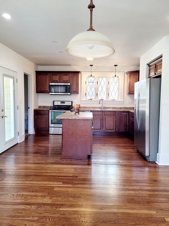 870 Wilbraham Road Springfield, MA 01109 - Photo 17 of 34