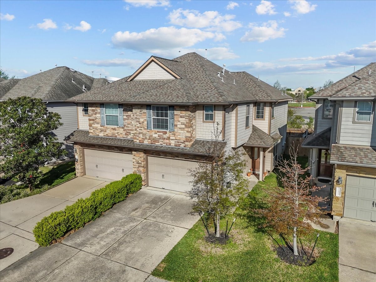 11931 Keystone Spring Way Houston, TX 77089 - Photo 2 of 34 a front view of a house with garden