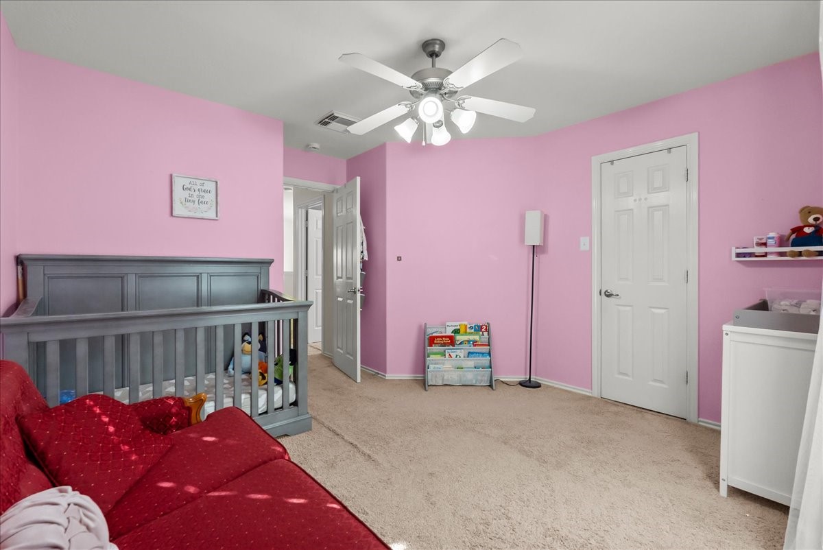 11931 Keystone Spring Way Houston, TX 77089 - Photo 22 of 34 a living room with furniture