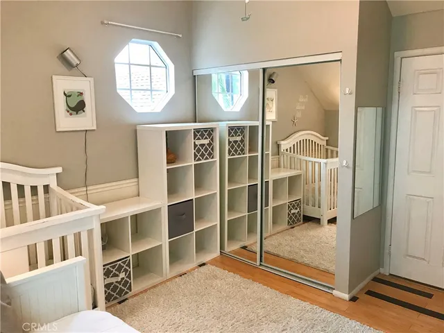 a view of livingroom with furniture