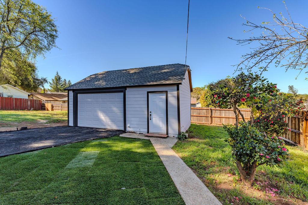 155 Foothill Drive Sutter Creek, CA 95685 - Photo 60 of 84 a view of a backyard with potted plants and large tree
