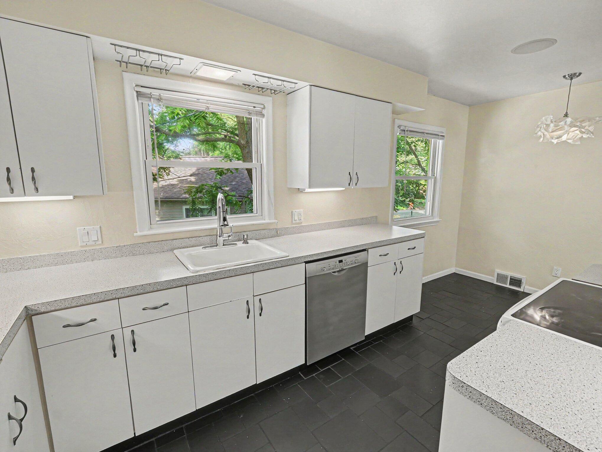 2010 Ferdon Road Ann Arbor, MI 48104 - Photo 7 of 24 006_file_2449