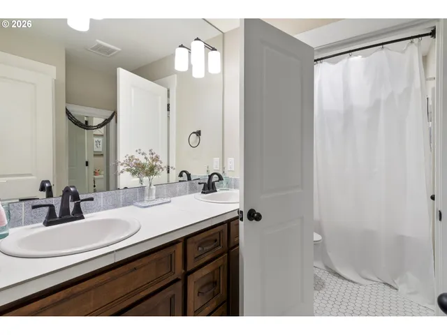 $950,000 | 1421 Northwest 117th Circle, Vancouver, WA 98685