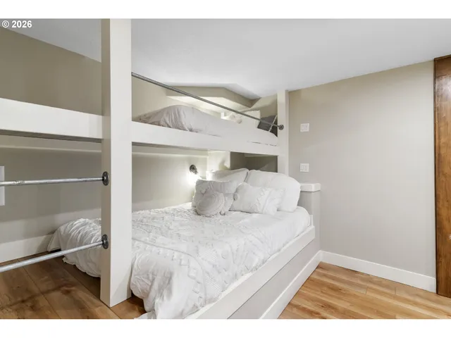 $950,000 | 1421 Northwest 117th Circle, Vancouver, WA 98685