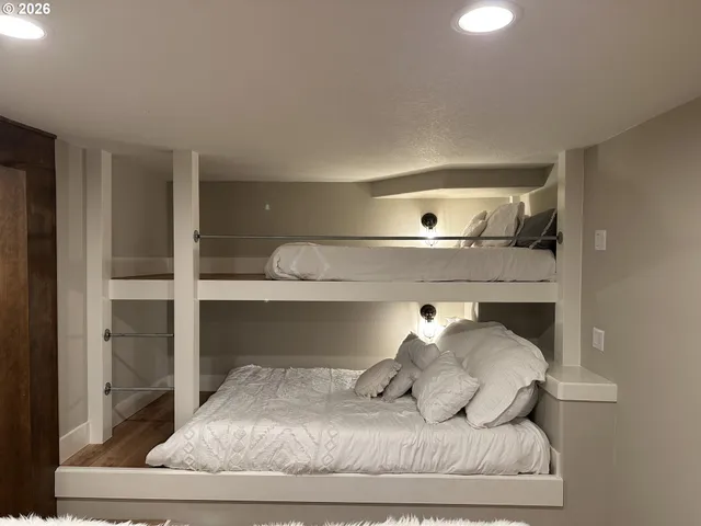 $950,000 | 1421 Northwest 117th Circle, Vancouver, WA 98685