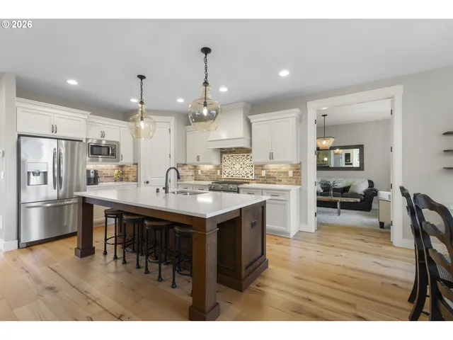 $950,000 | 1421 Northwest 117th Circle, Vancouver, WA 98685