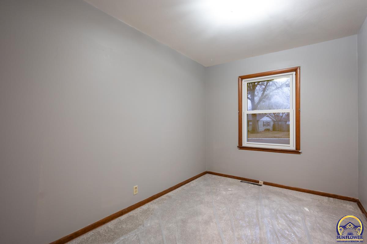2133 Southeast Market Street Topeka, KS 66605 - Photo 6 of 16
