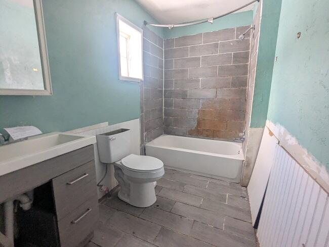 3428 West Jolly Road Lansing, MI 48911 - Photo 5 of 9 Bath