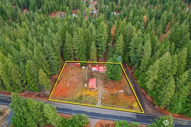 a view of a yard with a small park