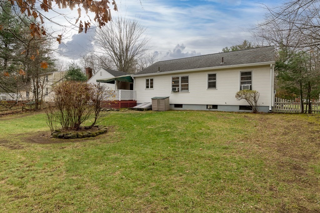 31 Whitmun Road Longmeadow, MA 01106 - Photo 3 of 25 a view of a house with a yard