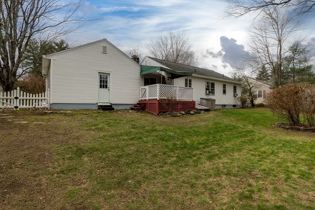 31 Whitmun Road Longmeadow, MA 01106 - Photo 5 of 25 a front view of a house with a yard