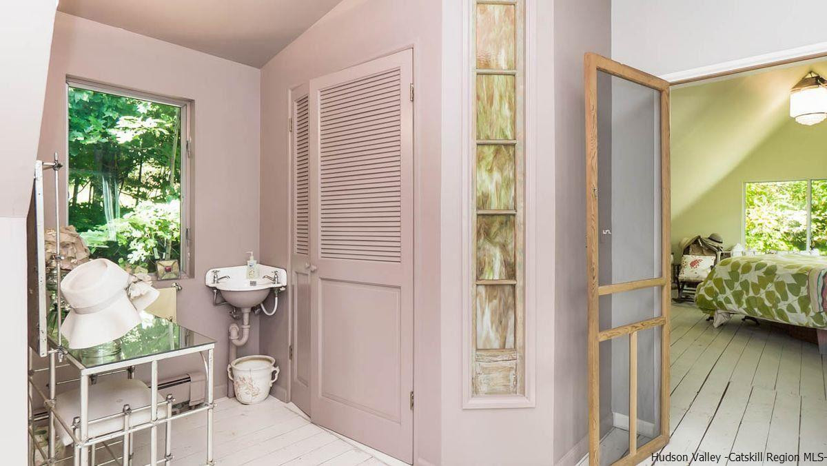 286 Rochester Center Road Kerhonkson, NY 12446 - Photo 11 of 34 a view of a hallway and dining room