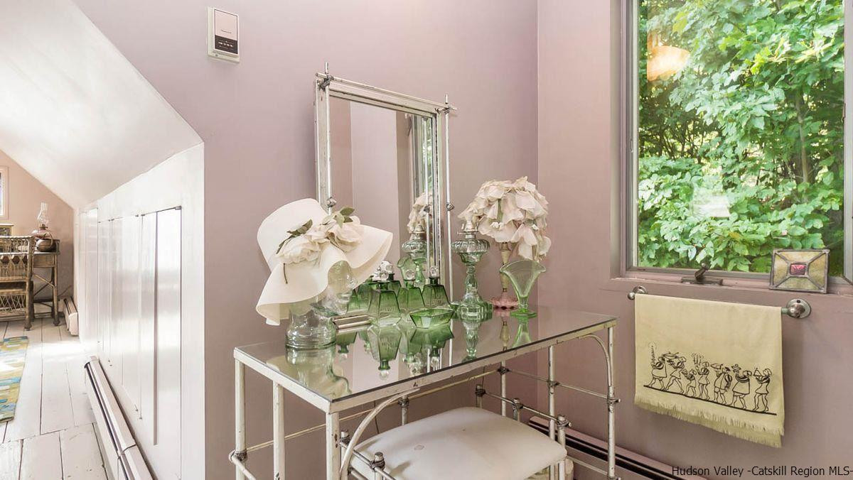 286 Rochester Center Road Kerhonkson, NY 12446 - Photo 12 of 34 a dining room with furniture and chandelier