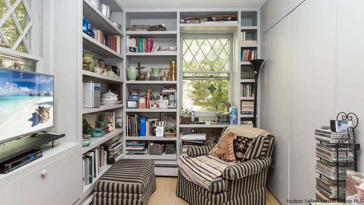 286 Rochester Center Road Kerhonkson, NY 12446 - Photo 8 of 34 a living room with furniture and a book shelf