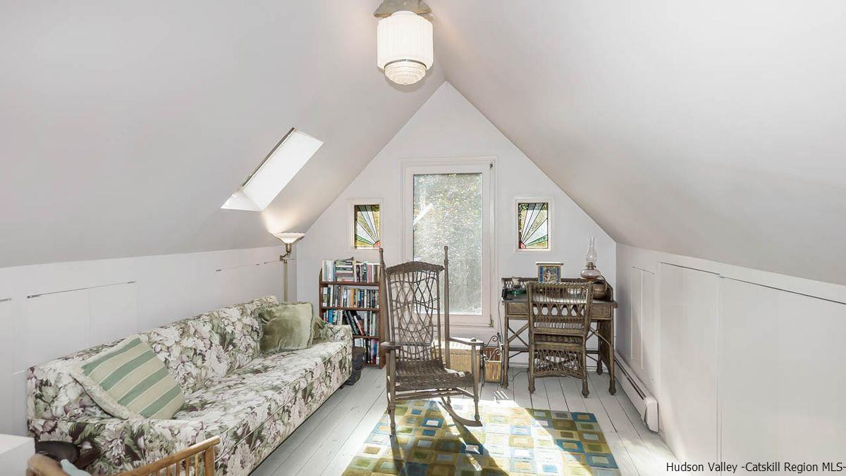 286 Rochester Center Road Kerhonkson, NY 12446 - Photo 10 of 34 a living room with furniture