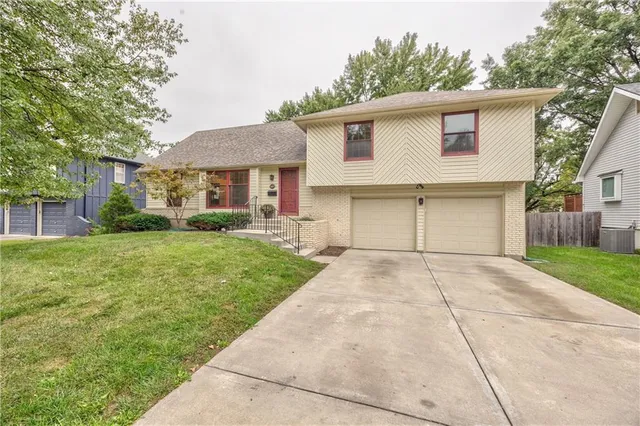 $395,000 | 9712 Craig Drive, Overland Park, KS 66212