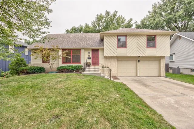 $395,000 | 9712 Craig Drive, Overland Park, KS 66212