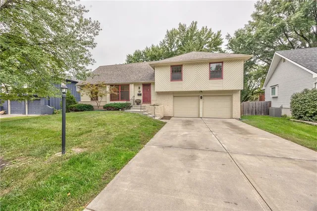$395,000 | 9712 Craig Drive, Overland Park, KS 66212
