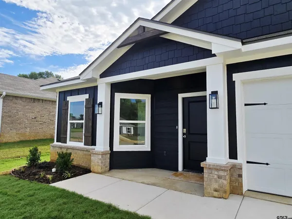 $269,990 | 1103 Pk Mdws Drive, Whitehouse, TX 75791