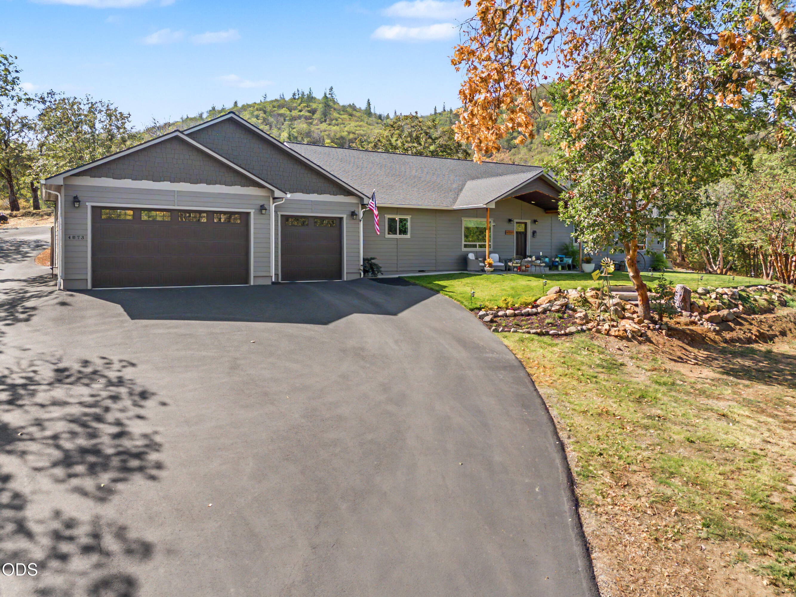 4873 Old Stage Road Central Point, OR 97502 - Photo 2 of 47 Gallery Image 2