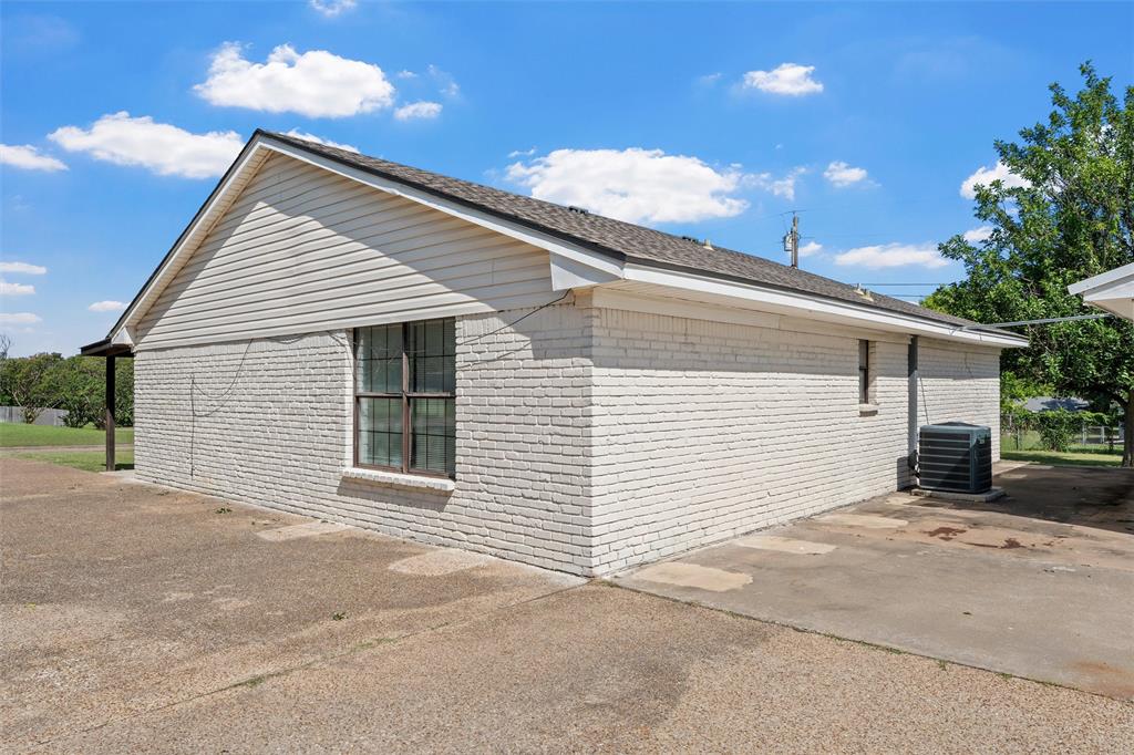 119 Castleman Circle Hewitt, TX 76643 - Photo 27 of 34