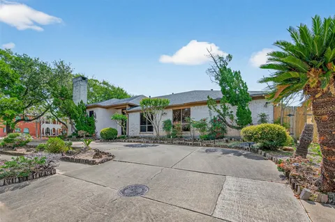 $749,000 | 8103 Lake Edge Court, Houston, TX 77071