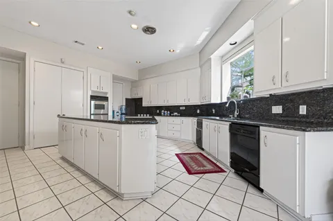 $749,000 | 8103 Lake Edge Court, Houston, TX 77071
