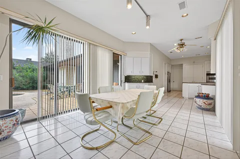 $749,000 | 8103 Lake Edge Court, Houston, TX 77071