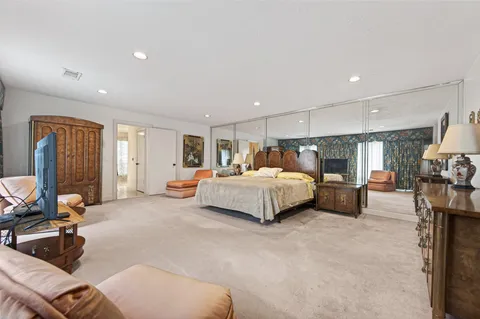 $749,000 | 8103 Lake Edge Court, Houston, TX 77071