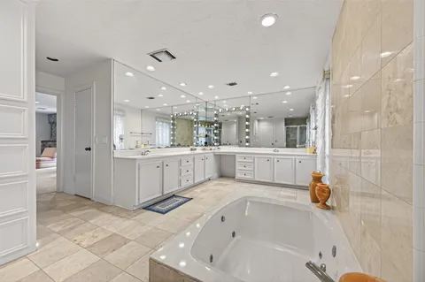 $749,000 | 8103 Lake Edge Court, Houston, TX 77071