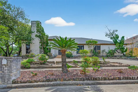 $749,000 | 8103 Lake Edge Court, Houston, TX 77071