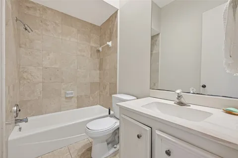 $749,000 | 8103 Lake Edge Court, Houston, TX 77071
