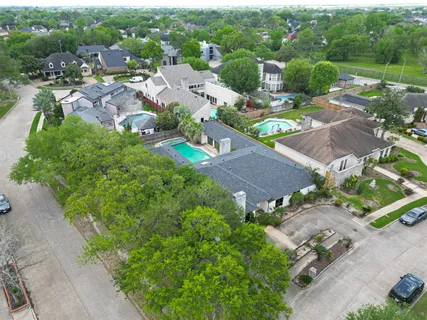 $749,000 | 8103 Lake Edge Court, Houston, TX 77071