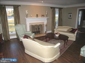 401 Timber Circle Wayne, PA 19087 - Photo 2 of 6 Living Room