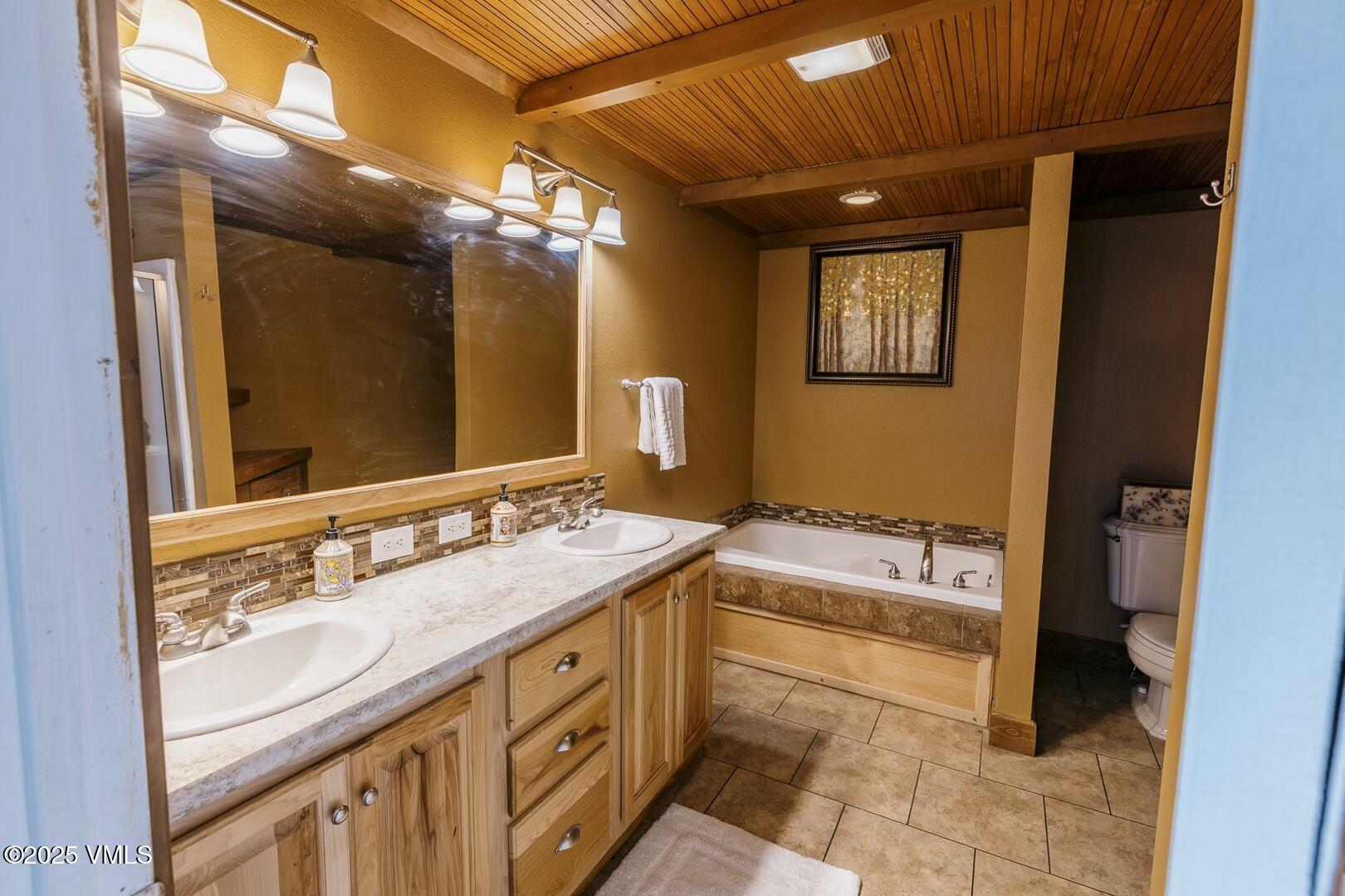 66 Bluegill Loop Gypsum, CO 81637 - Photo 18 of 37 5 pc Bathroom