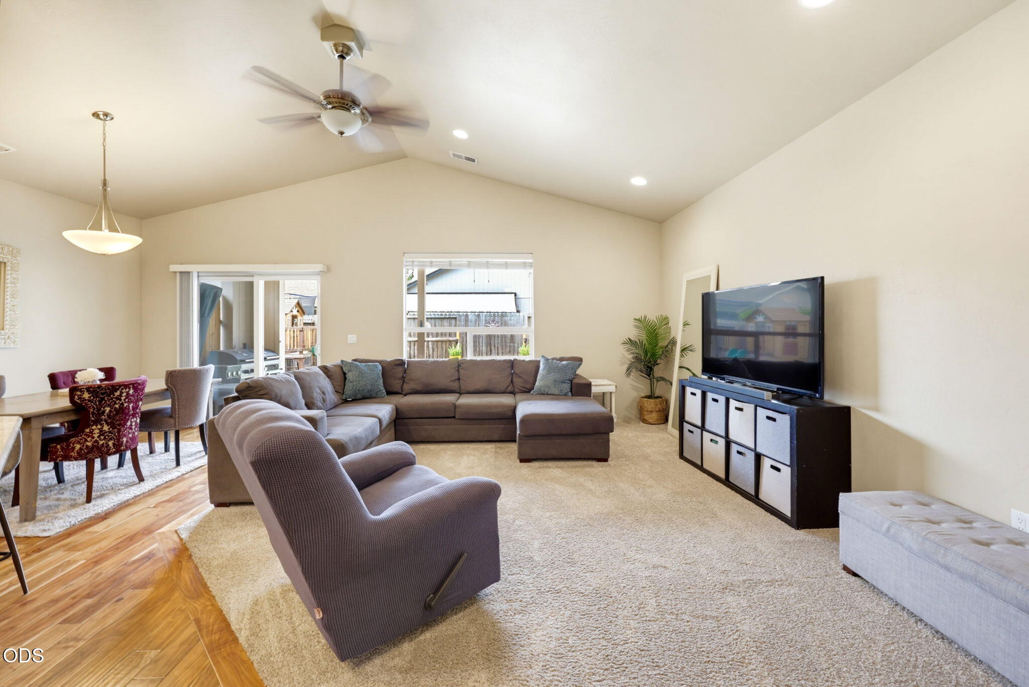 1051 Compton Way Medford, OR 97501 - Photo 7 of 29