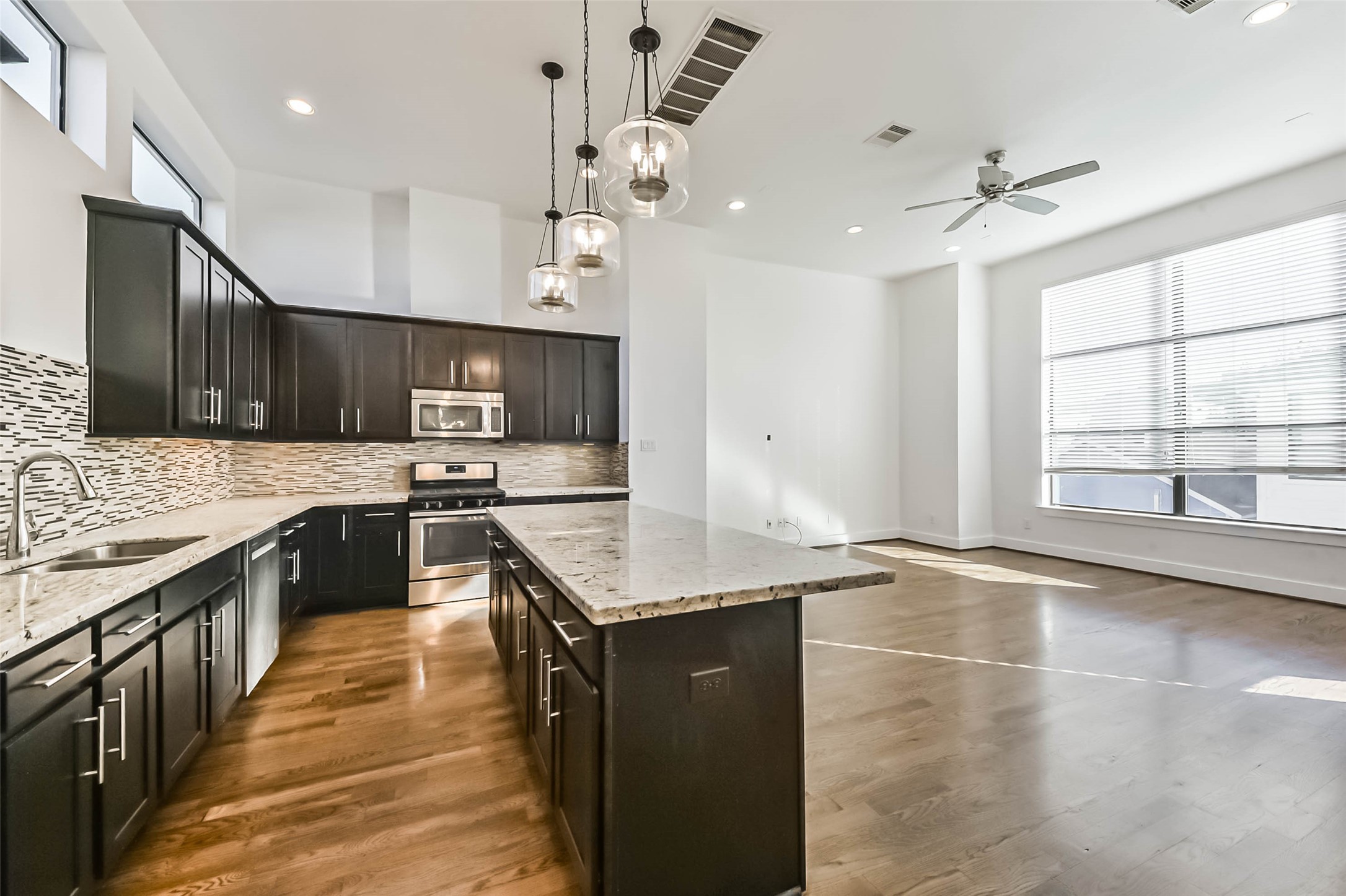 1810 Thompson Street Houston, TX 77007 - Photo 12 of 32 a kitchen with granite countertop a stove a sink and a refrigerator
