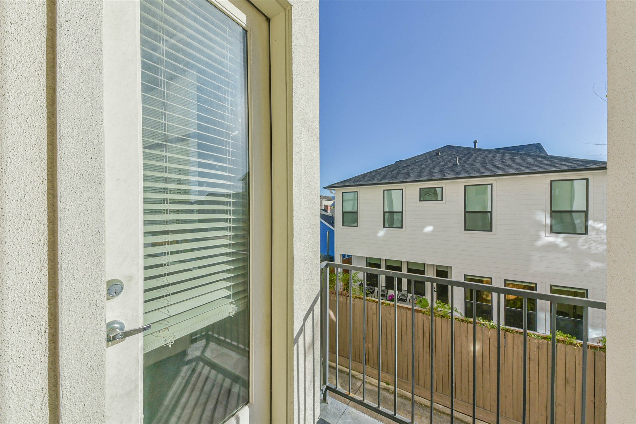 1810 Thompson Street Houston, TX 77007 - Photo 18 of 32 a view of a house with wooden deck